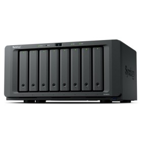SYNOLOGY NAS TOWER 8X SATA, 2X NVME, RYZEN V1500B, 8GB ECC, PCIE, MAX 40 CAM, 2 LICENZE,